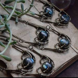🖤4 for 30🖤 Handmade labradorite claw necklace